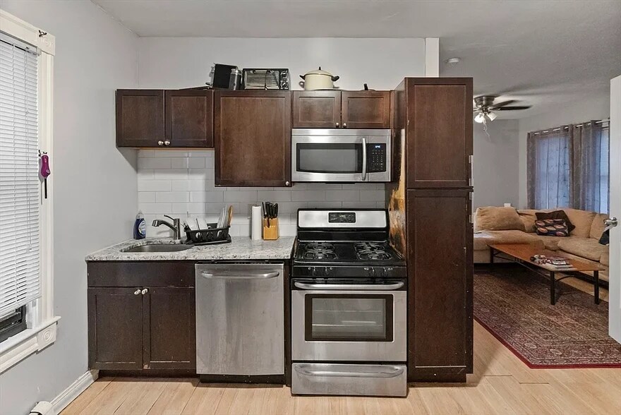 Primary Photo - 225 E Eagle St