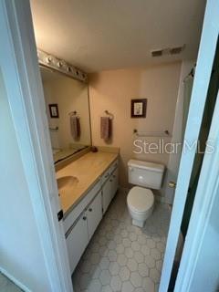 Building Photo - 2700 Cove Cay Dr