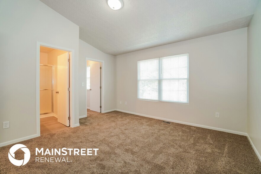 Building Photo - 1852 Meadowlawn Dr