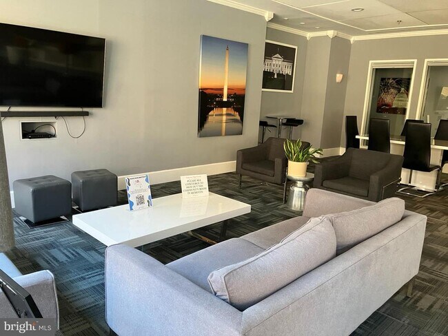 Building Photo - 355 I St SW