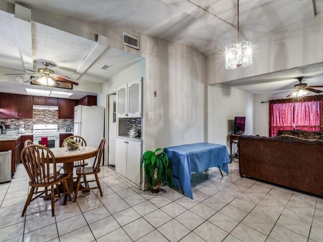 Building Photo - 1406 Ridgecrest Dr
