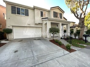 Building Photo - 5 Bedroom 2.5 Bath Two Story House