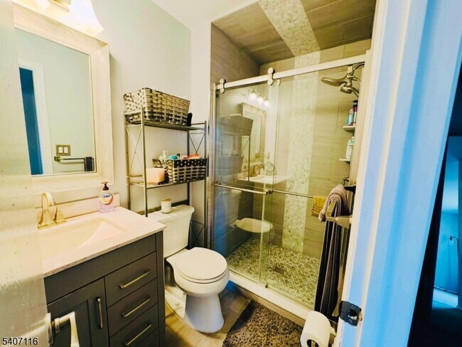 Building Photo - 174 Carson Ct