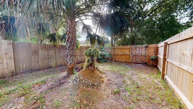 Building Photo - 1250 Bayshore Dr N