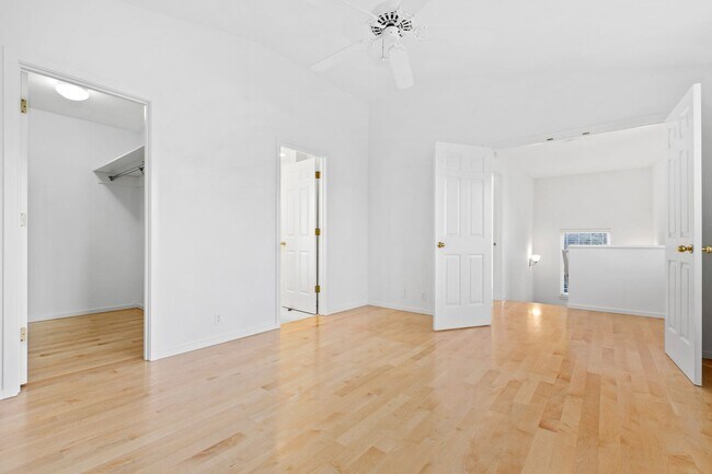 Building Photo - 3Bd/3Ba Seattle Townhome