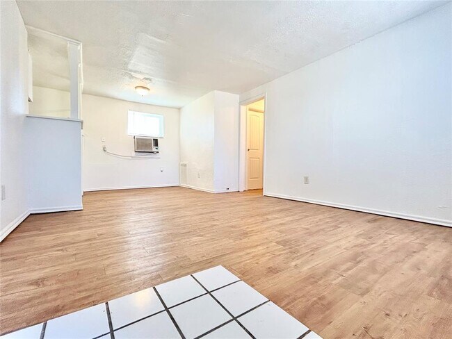 Building Photo - 1700 Karen Dr