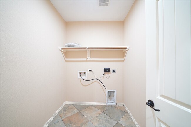 Building Photo - 5 Knotty Wood Ct