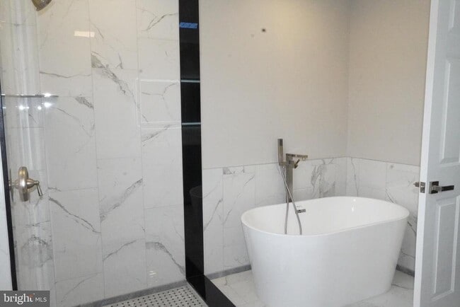 Building Photo - 7308 Normandy Dr