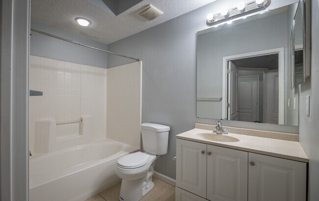 Building Photo - Available for Immediate Move in!  Gorgeous 2 Bedroom Condo with Garage on the 1st Floor!