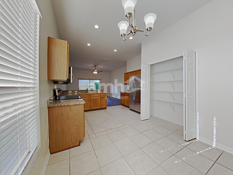 Building Photo - 3547 Kayla Cir