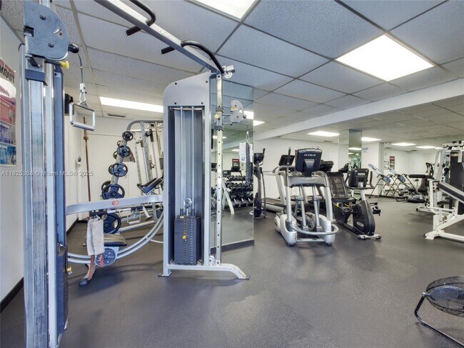 Building Photo - 2715 N Ocean Blvd