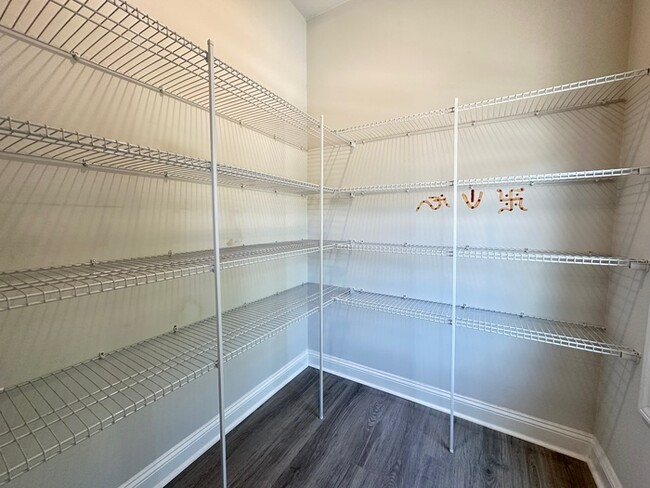 Building Photo - SPACIOUS TOWNHOME