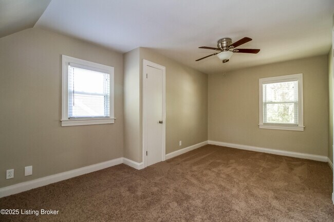 Building Photo - 4620 Hillside Dr