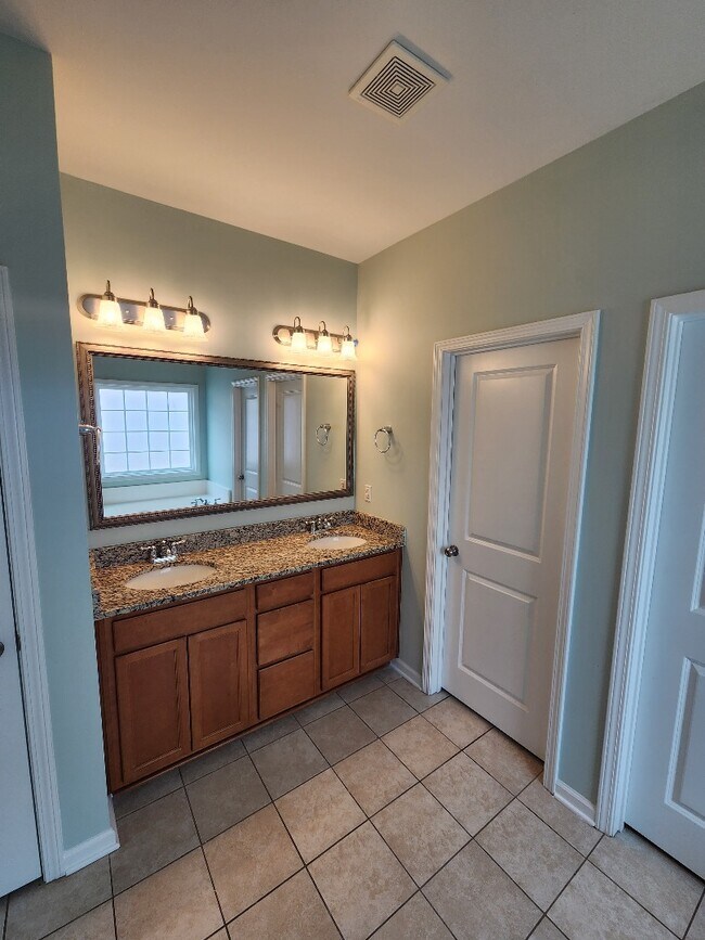 Building Photo - 3639 White Wing Cir