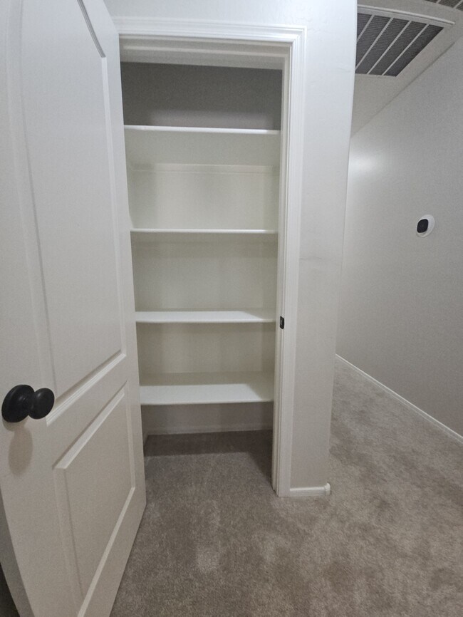 Building Photo - MOVE-IN READY HOME IN COOLEY STATION!