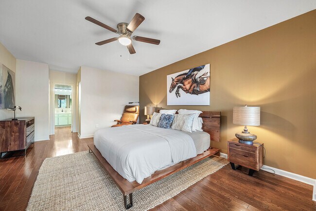 Building Photo - 11355 Pond View Dr