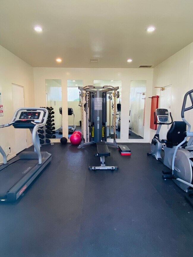 Building Photo - Beautifully Renovated 3+2 Creekside Condo in Calabasas