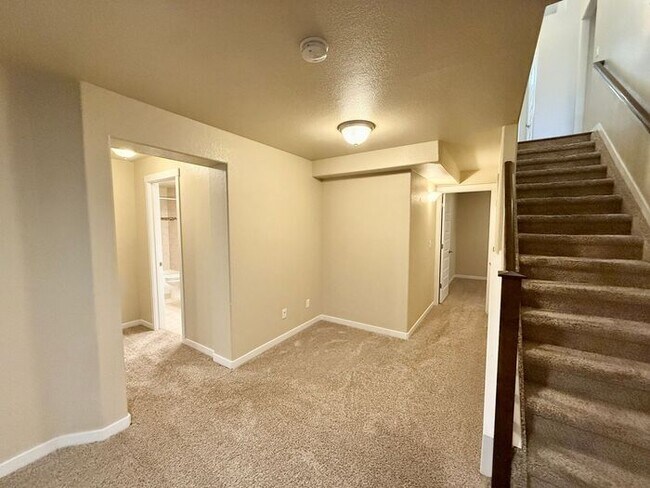 Building Photo - Beautifully Maintained 5 Bed, 3 Bath Home in Loveland!