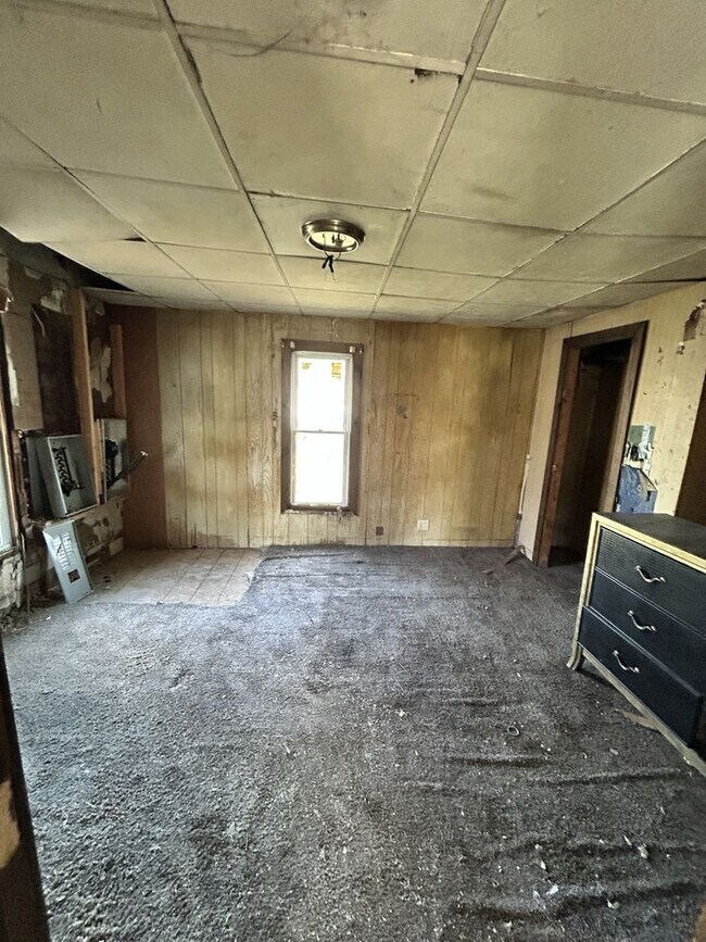 Building Photo - 305 S Sims St