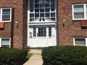 Charles Street Entrance - Rosewood Gardens