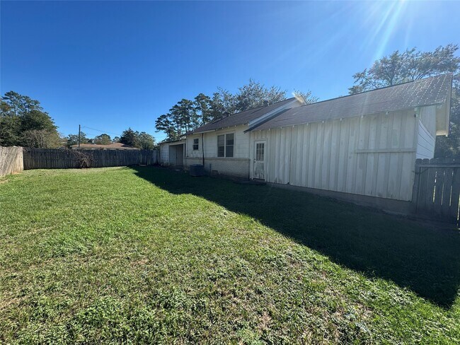 Building Photo - 115 Carter St