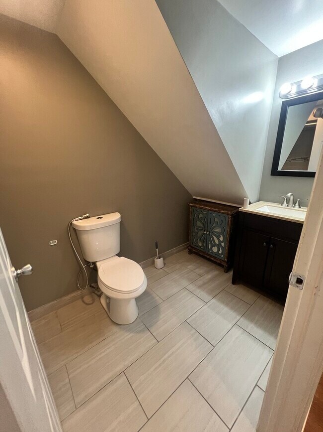 Building Photo - 3909 W Howard St