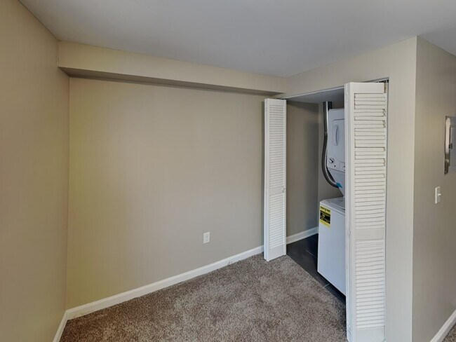 Building Photo - Lantern Square Apartments-B5