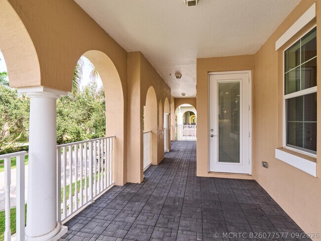Building Photo - 1080 Community Dr