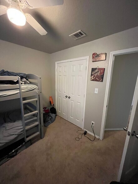 Building Photo - 702 Claremont Pky