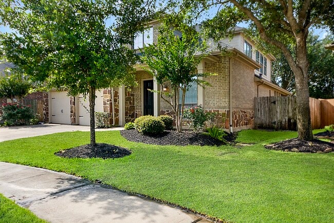 Building Photo - 28243 Chalet Park Dr