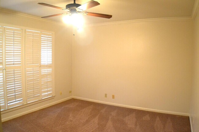 Building Photo - 165 W Rampart Dr