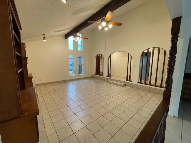 Building Photo - 3/2 Southside 1800 sqft, pet friendly, enclosed yard