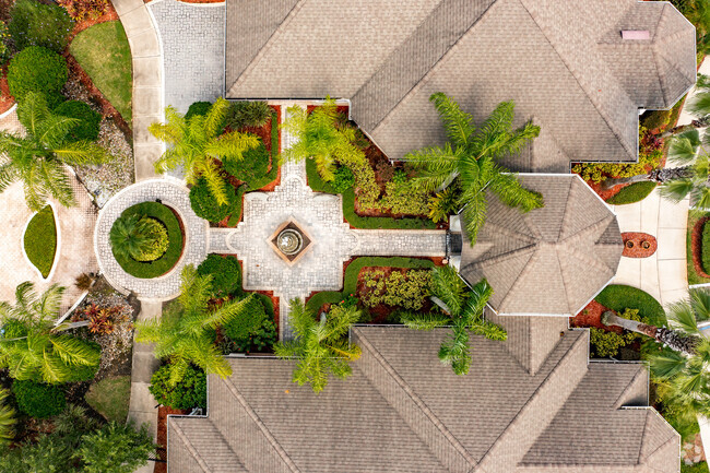 Courtyard - Courtney Landing Apartments