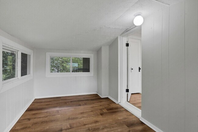 Building Photo - 2365 Stelzer Rd