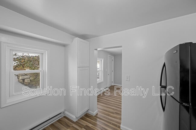 Building Photo - 42 N Main St