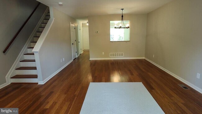 Building Photo - 442 Darby Ln