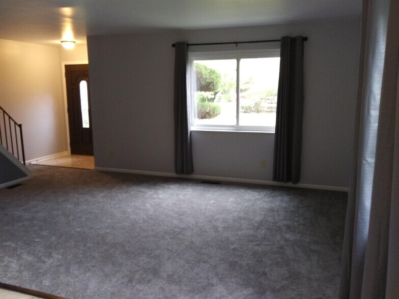 Building Photo - 41 Kyles Ln