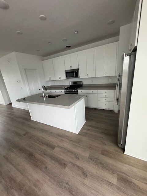 Building Photo - 188 1700 W