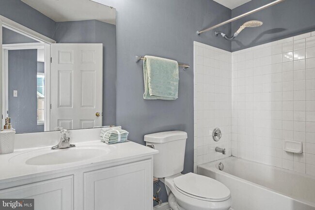 Building Photo - 4012 Meadow Trail Ln