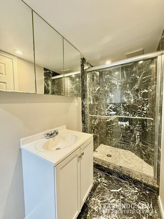 Building Photo - 1207 6th St NE