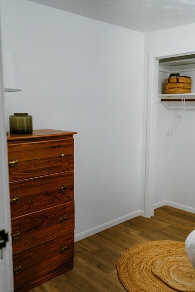 Building Photo - 711 S Phillips Ave