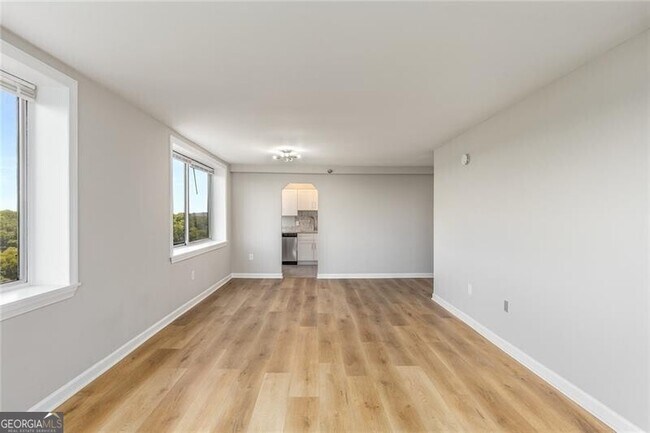 Building Photo - 2479 Peachtree Rd NE