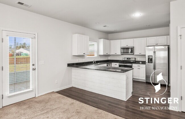 Building Photo - 38 Chestnut St