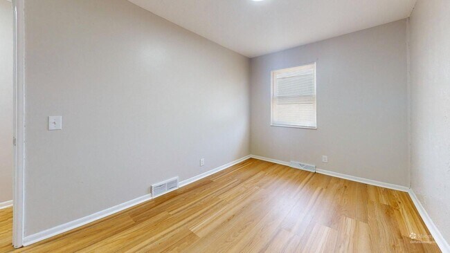 Building Photo - Elyria - fully updated two bedroom townhouse for rent!