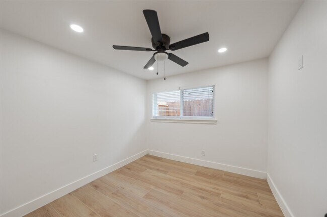 Building Photo - 9323 Portal Dr