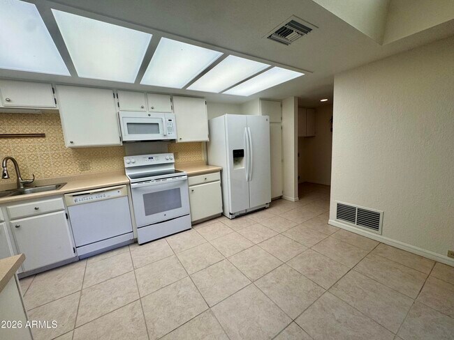 Building Photo - 4525 N 66th St