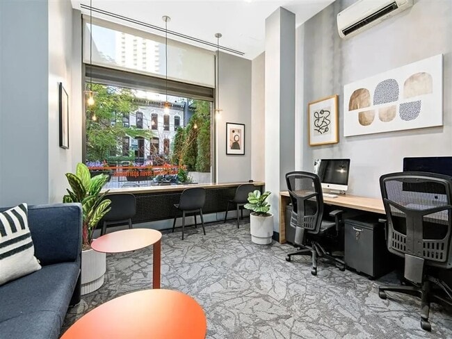 Building Photo - 77 W Huron St