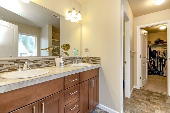 Building Photo - Beautiful Home in Highly Sought After Yelm...