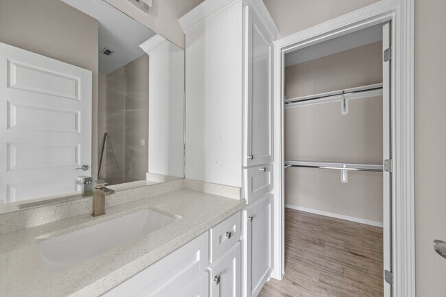Building Photo - 2425 North Valley Circle, UNIT A