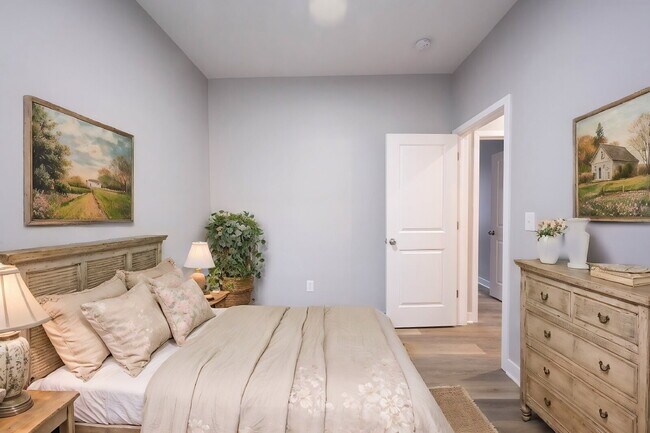 Building Photo - "Spacious & Modern 3-Bedroom Duplex on North Dexter Street – Your Perfect Indianapolis Retreat!"